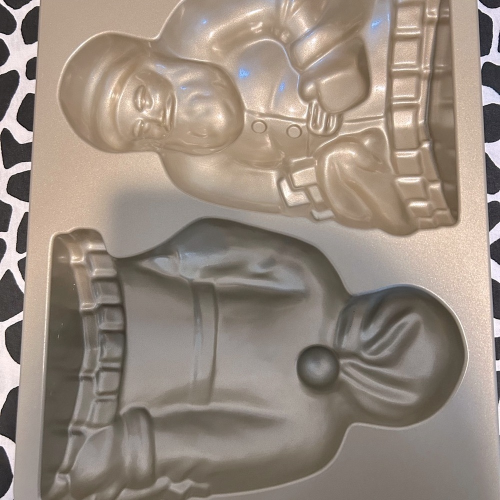 Nordic Ware Gold Santa Cake Pan